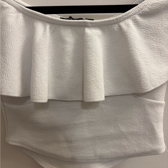 Boohoo White Ruffle Off-Shoulder Crop Top - Picture 3 of 3